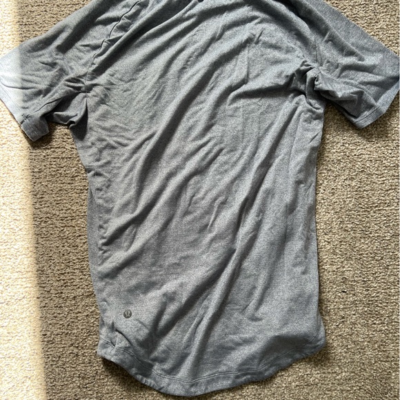 Lululemon T shirt - Picture 3 of 4